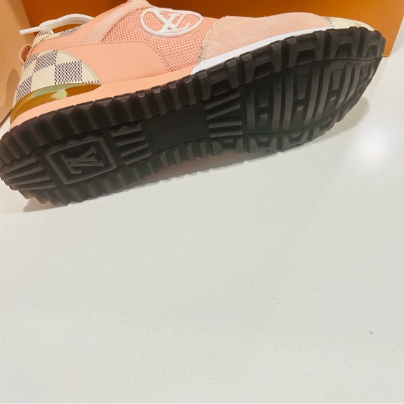 LV Women new never worn before - Picture 3 of 3